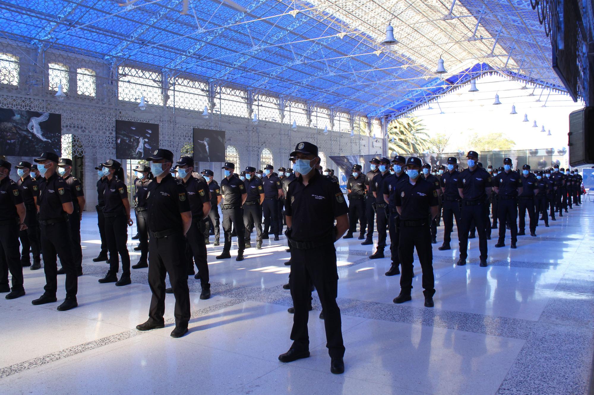 La Policía presenta a los 147 agentes e inspectores que concluirán sus prácticas en Alicante