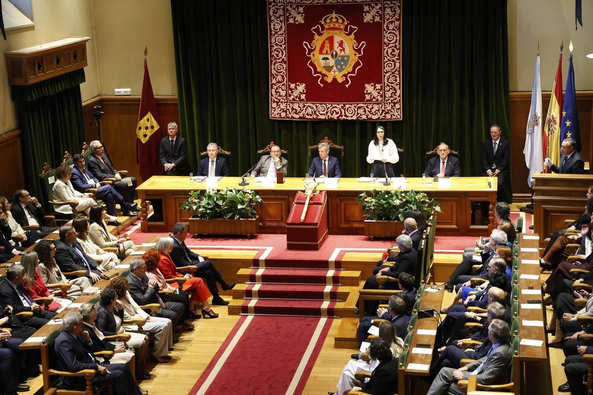 La toma de posesión de Rosa Crujeiras como rectora de la USC en imágenes