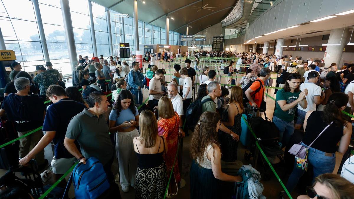 Free parking and manual check-in at Valencia airport