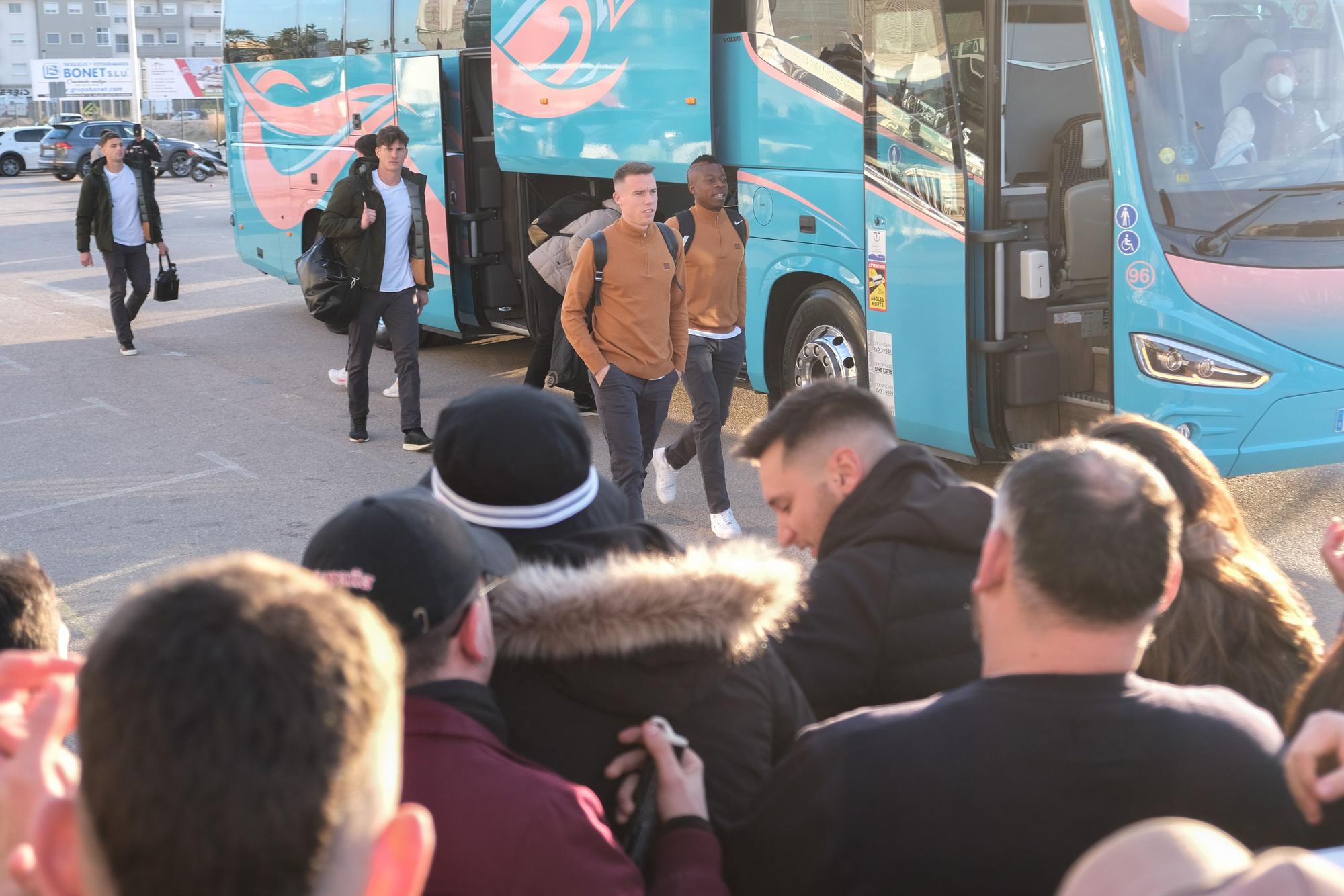 Así ha despedido la afición del Elche CF a la plantilla en su partida hacia Sevilla