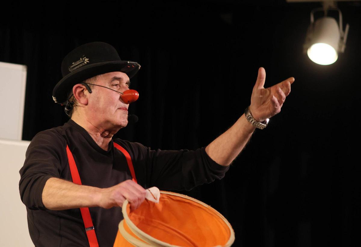 Marcel Gros, en un moment de l'espectacle representat a l'espai Plana de l'Om