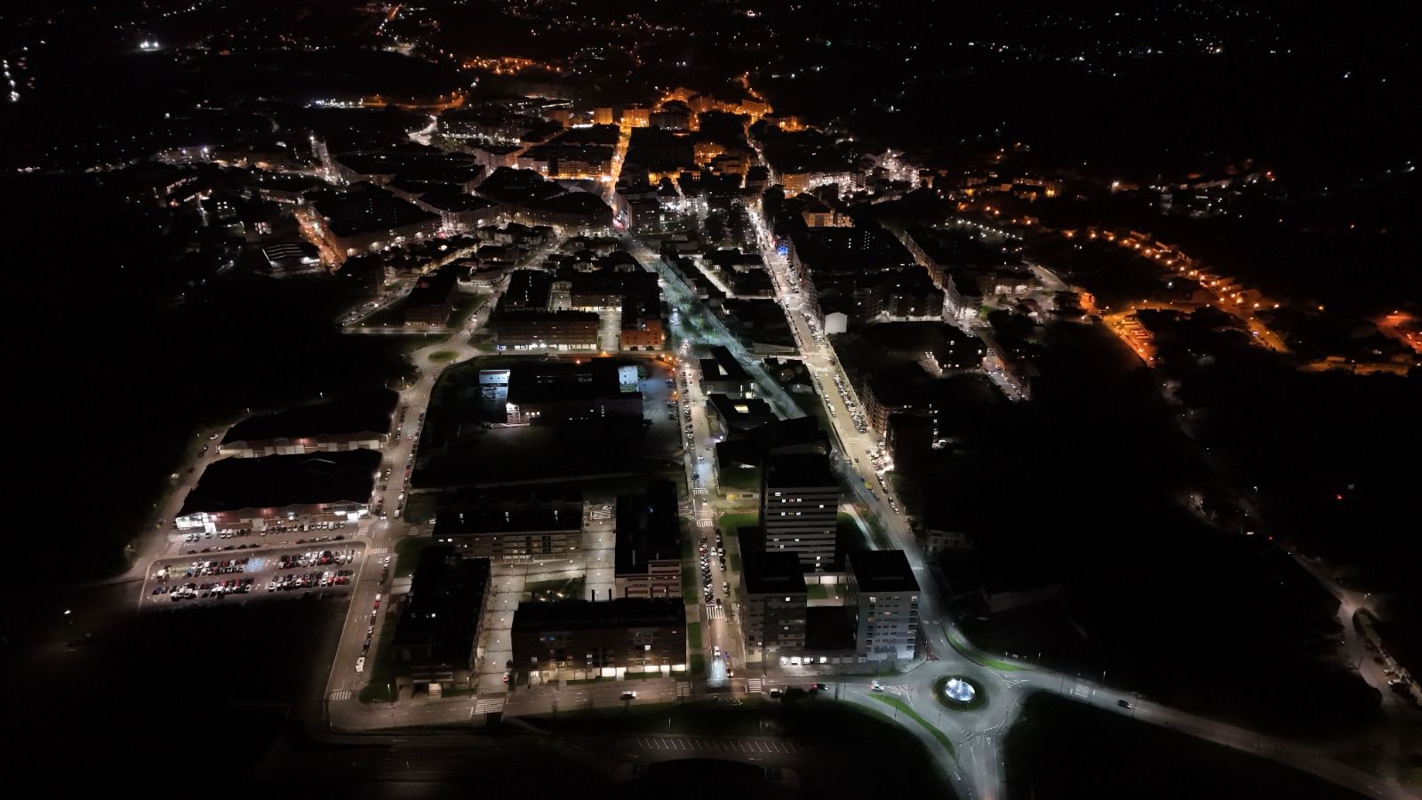En imágenes, Pola de Siero, a vista nocturna de dron