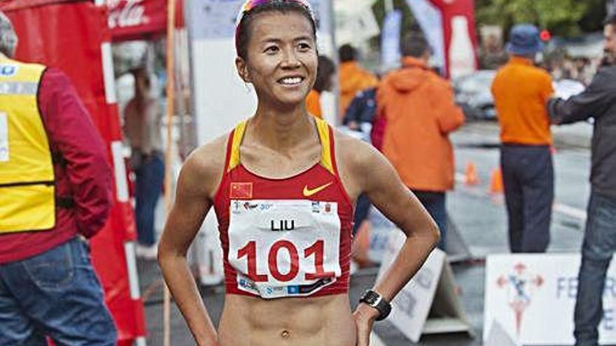 Hong Liu, después de batir el récord del mundo en A Coruña.