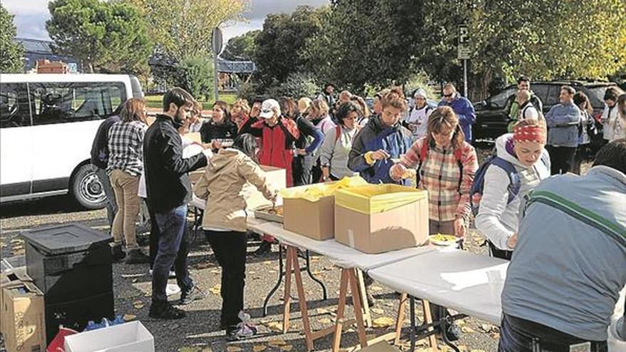 Cerca de 200 cacereños participan en una ruta por las personas ‘sin hogar’