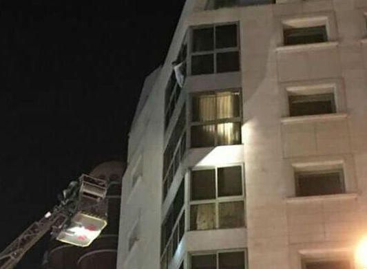 MARZO. Una niña rescatada cuando colgaba de una ventana en un séptimo piso en Luceros