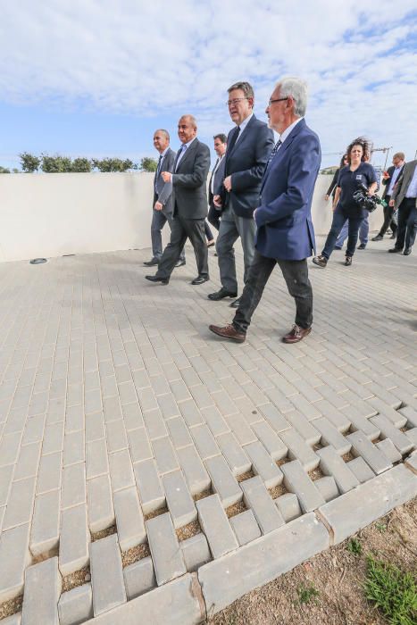 Visita de Puig al Auditorio Internacional de Torrevieja que estrena programación permanente tras seis años infrautilizado