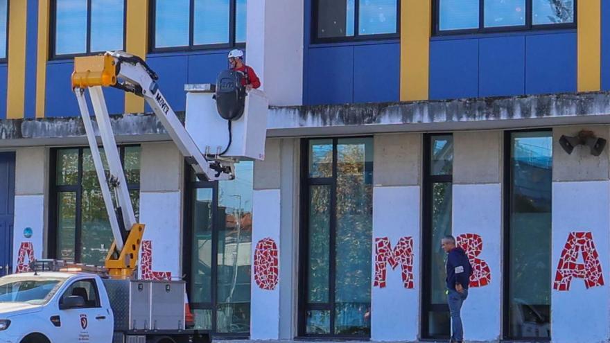 Examen técnico de los desprendimientos realizado por el Concello. | Iñaki Abella