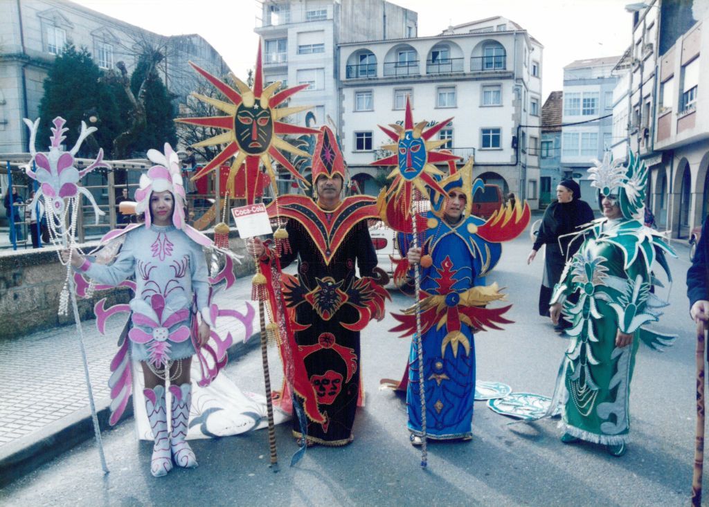 Imágenes correspondientes al carnaval de 2003 divulgadas por el Concello de O Grove