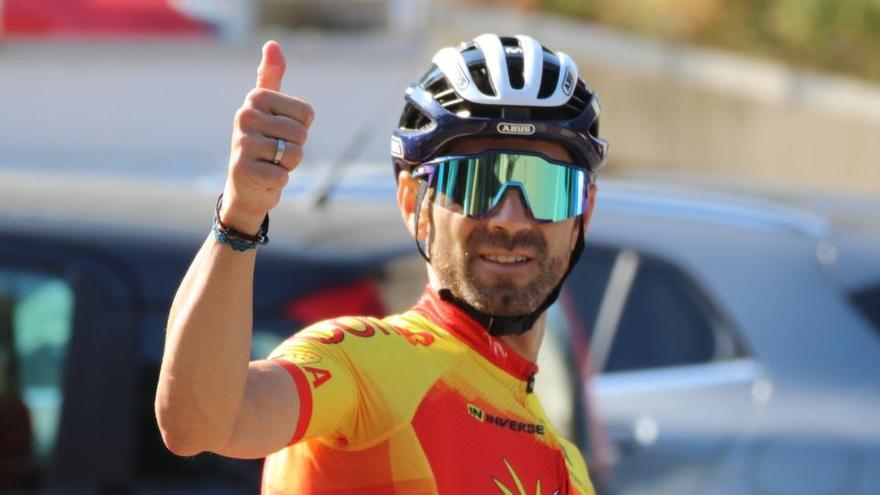 Alejandro Valverde, con un ojo en el cielo de Imola