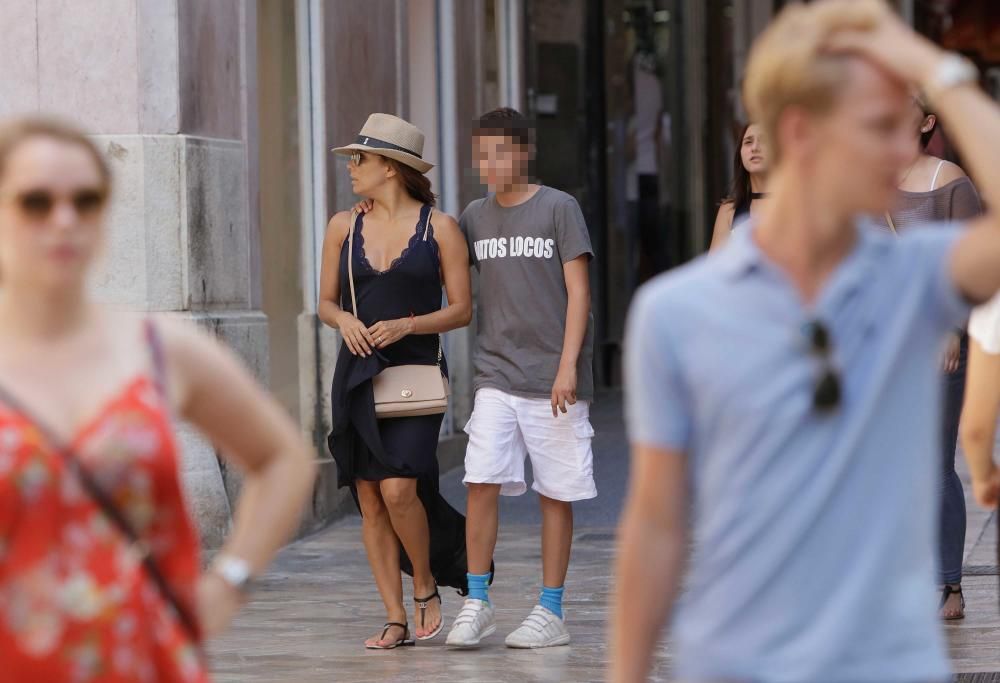 Eva Longoria pasea por Palma