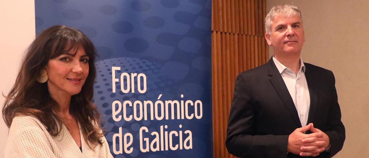 Santiago Lago y Concepción Campos, en un acto del Foro Económico de Galicia.