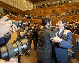 La ausencia de Feijóo ensombrece la toma de posesión de Mañueco