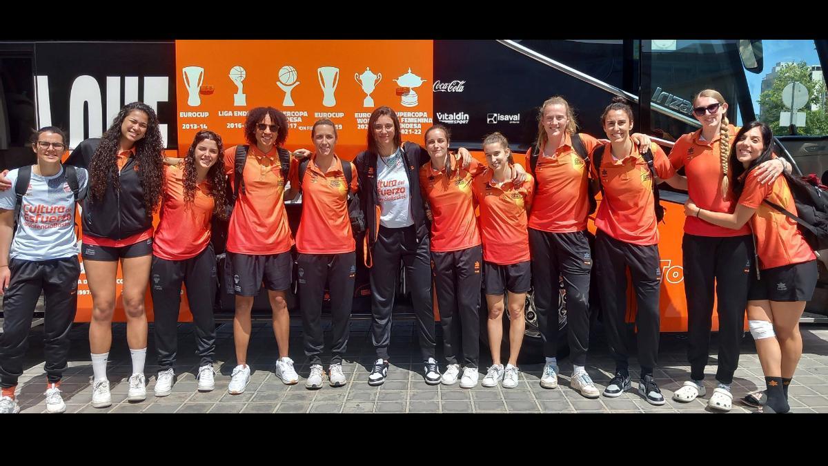 El equipo, justo antes de partir a Salamanca, donde este domingo puede proclamarse campeón de la LF Endesa