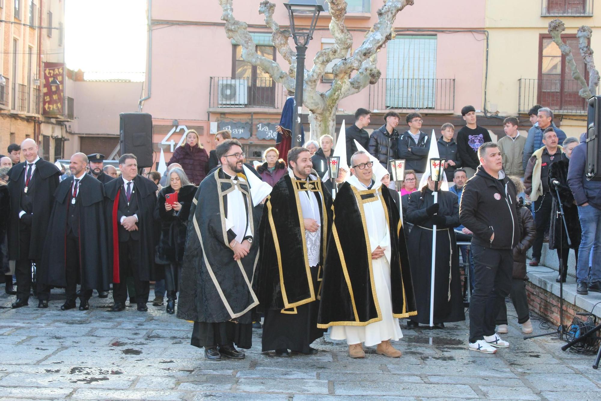GALERÍA | Procesión Oficial de Jesús Muerto de Toro