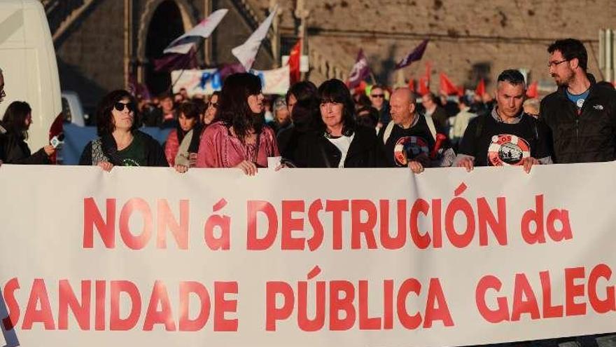 Cientos de gallegos se manifiestan contra la privatización de la sanidad