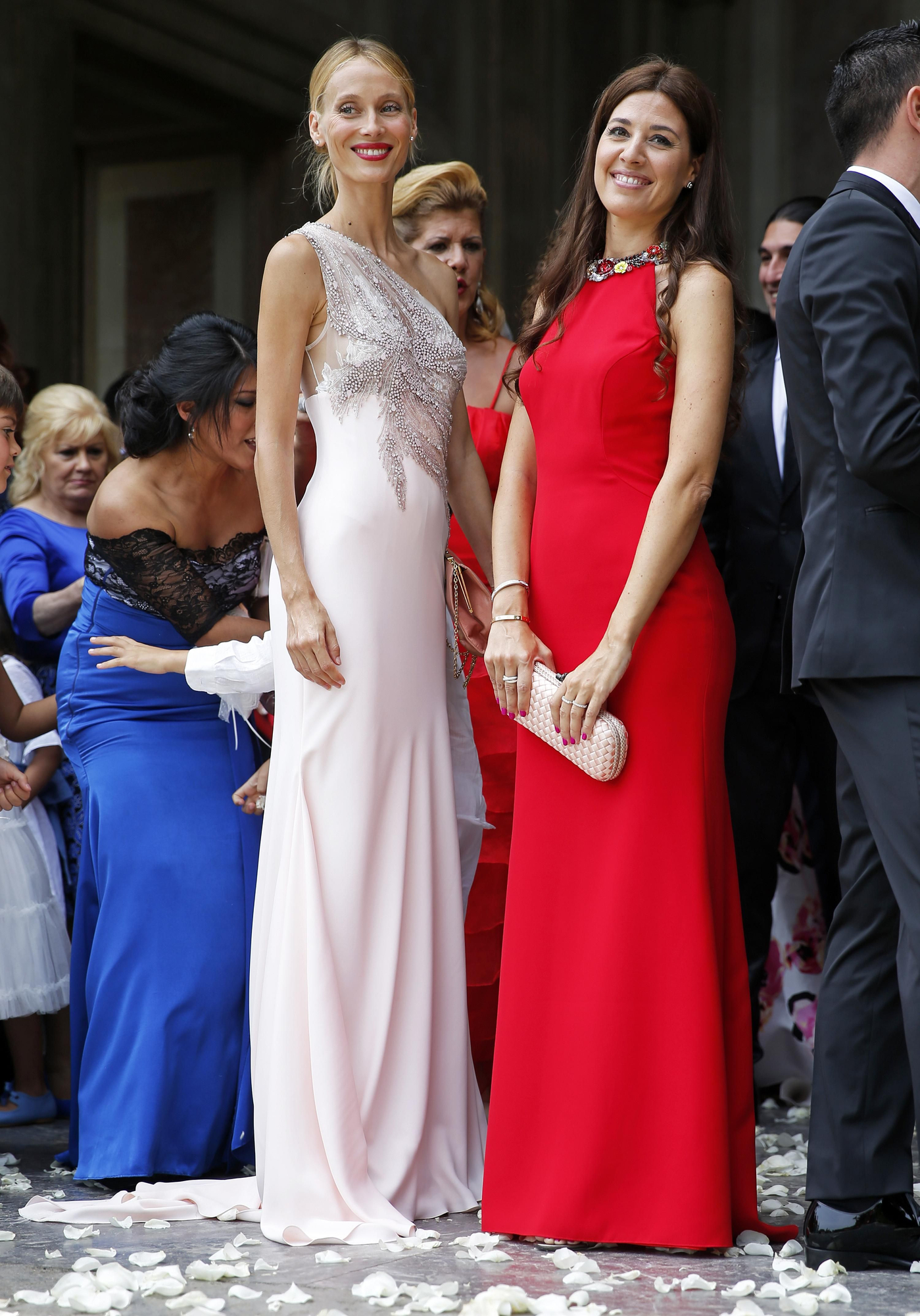 Vanesa Lorenzo y Nuria Cunillera en la boda de Víctor Valdés y Vanesa Lorenz