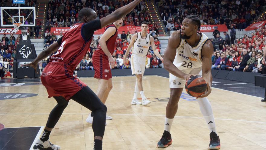 El UCAM Murcia acaba con la estrella de un Real Madrid plagado de bajas