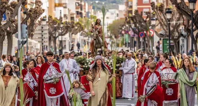 Benicàssim celebra misas, ‘tamborà’ y procesiones