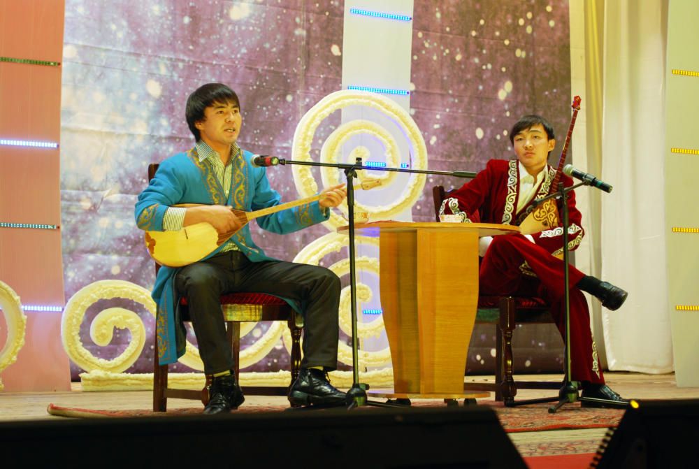 Varios países - El Aitys, arte de la improvisación (Kazajstán y Kirguistán)