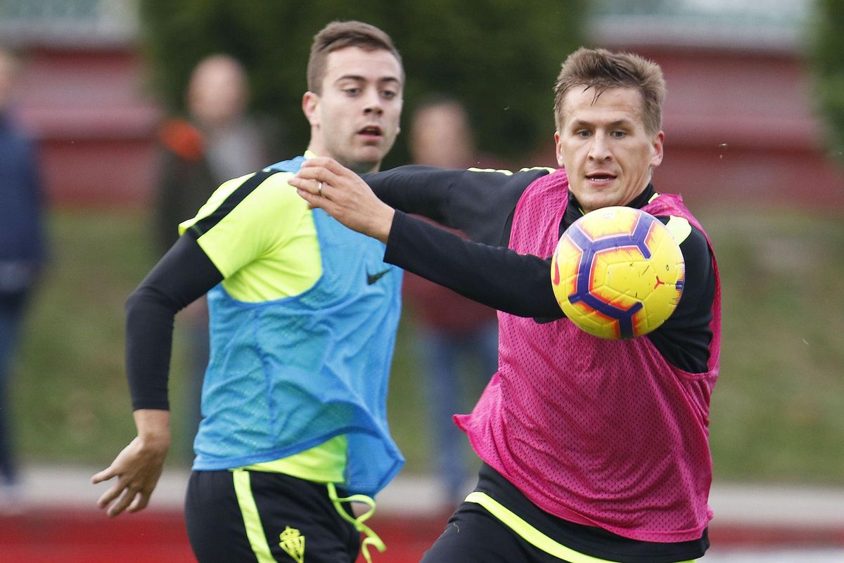 Juan Rodríguez, en un entrenamiento con el Sporting
