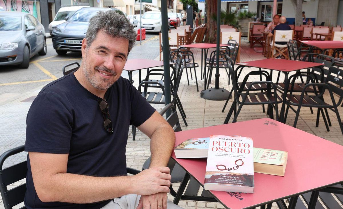 Toni Montserrat viaja a Menorca en su nuevo thriller de época, 'Puerto oscuro'