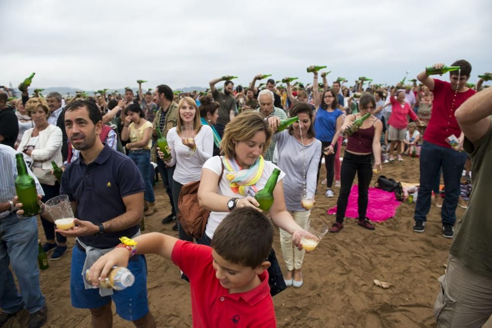 Al récord de escanciado en Gijón le faltaron 202 culetes