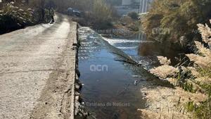 Se instalarán barreras absorbentes en el río para contener el posible hidrocarburo que se pueda desplazar.