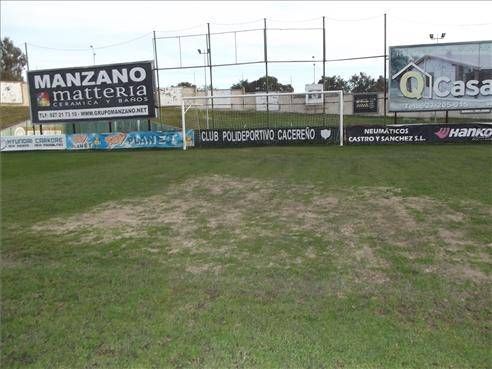 Viaje al interior de un estadio, el Príncipe Felipe de Cáceres, casi en ruina