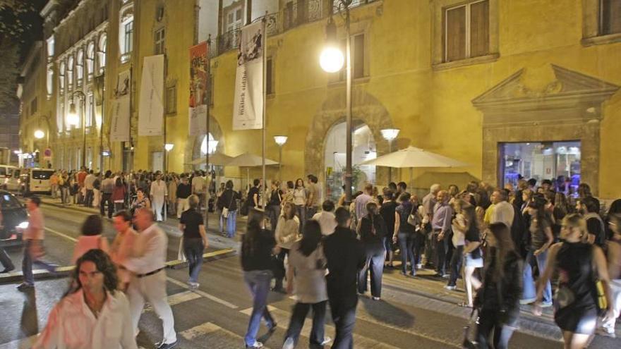 Fachada del Casal Solleric durante la Nit de l&#039;Art.