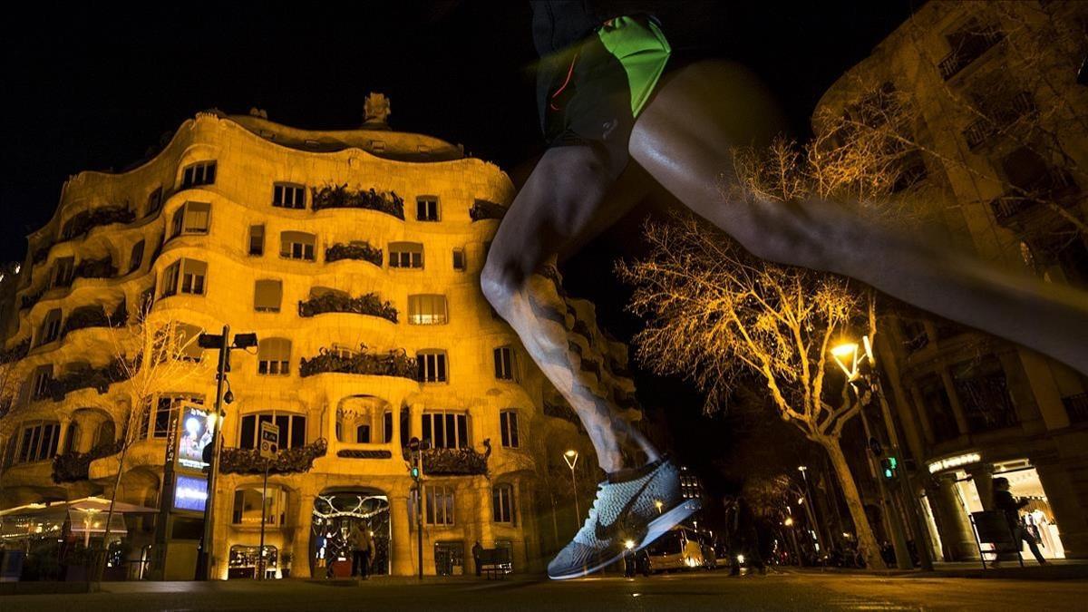 La Pedrera es uno de los monumentos ante los que pasa el maratón de Barcelona.