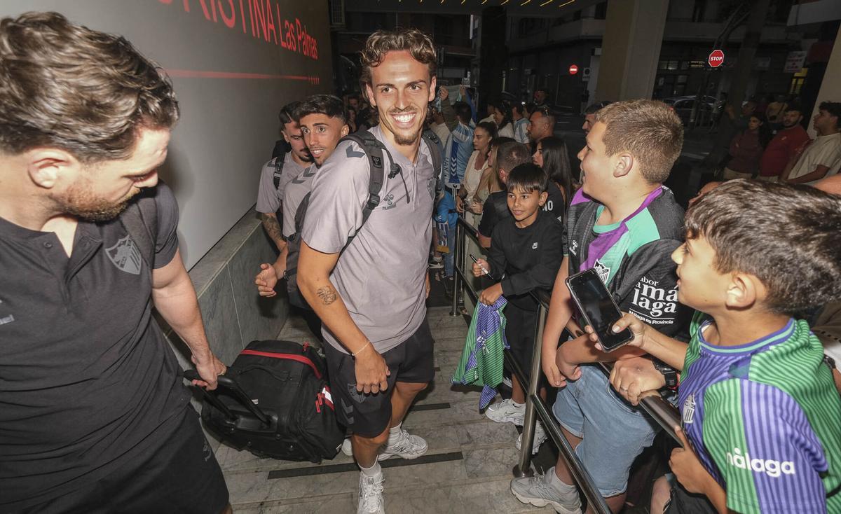 LLegada del equipo de fútbol Málaga CF al Hotel Cristina LLegada del equipo de fútbol Málaga CF al Hotel Cristina