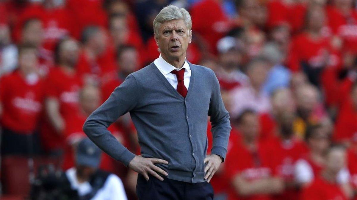 Wenger durante un partido de la Premier League ante el Burnley en el Emirates Stadium