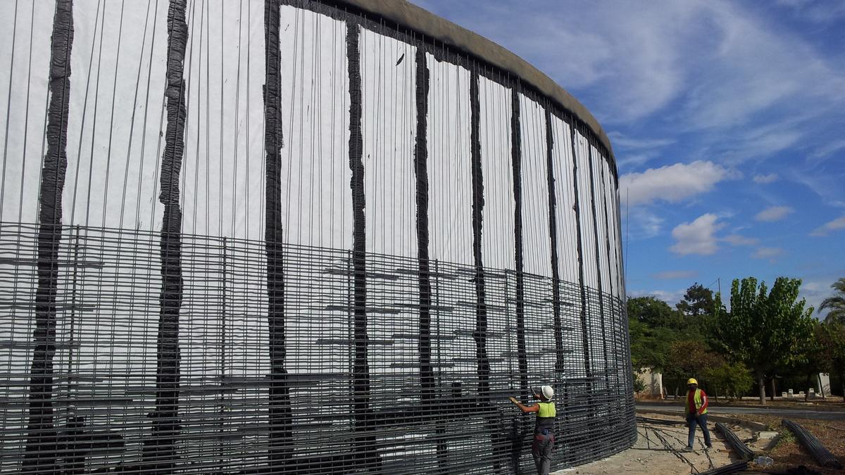 Obras de construcción de un depósito de agua.