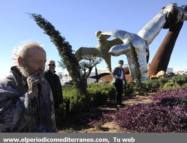 Galería de fotos: Cae la estatua de Ripolles