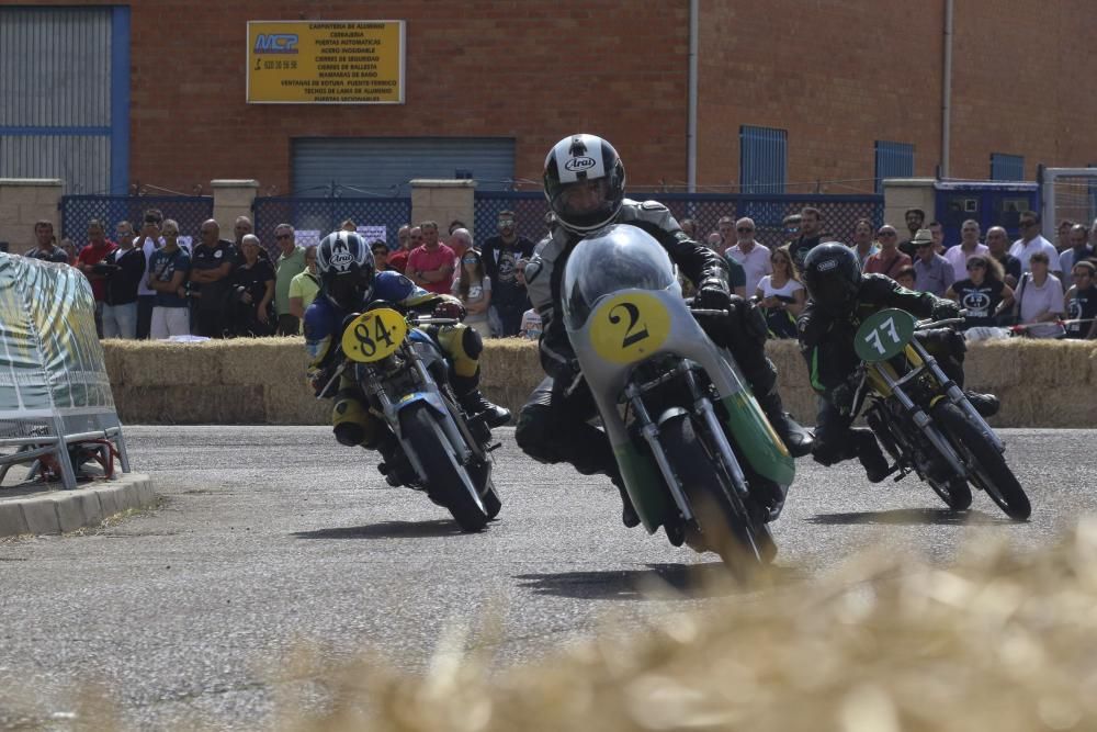 Segunda y última jornada de la carrera y exhibición de motos clásicas en el polígono de La Hiniesta