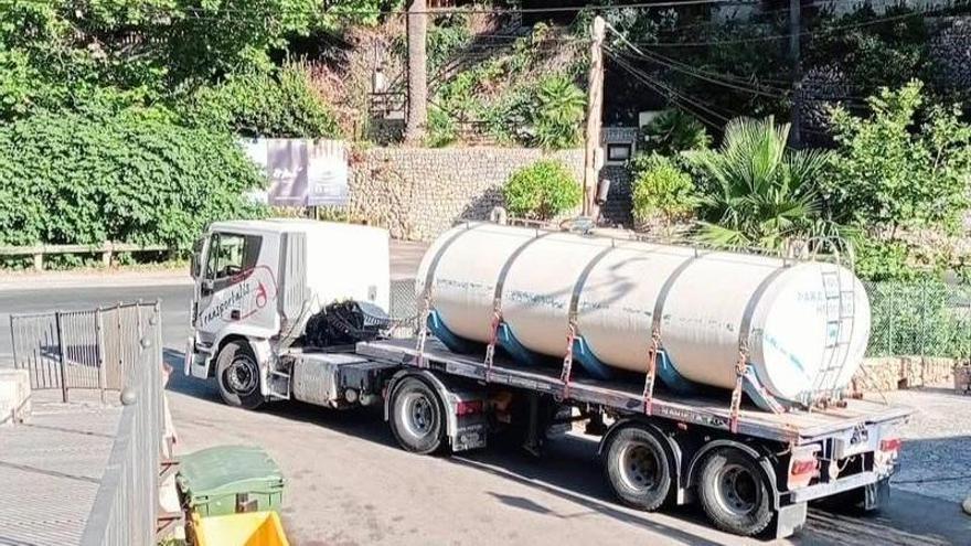 Deià ya necesita hasta seis camiones cisterna al día por la falta de agua