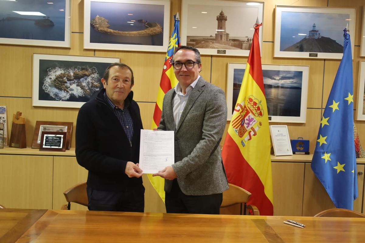 l presidente de la Autoridad Portuaria de Castellón y el inspector del Ministerio de Transportes y Movilidad Sostenible, en la recepción de las obras.
