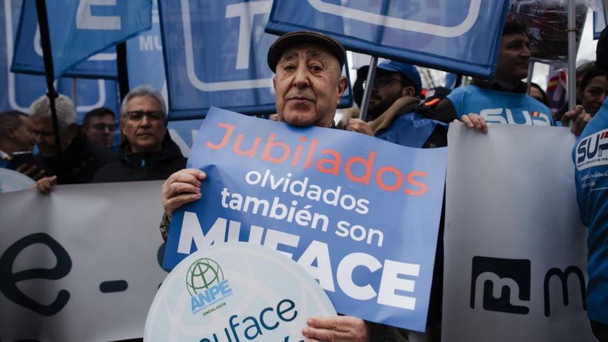Concentración frente a la sede de Muface en Madrid, el pasado 24 de febrero. | Mateo Lanzuela