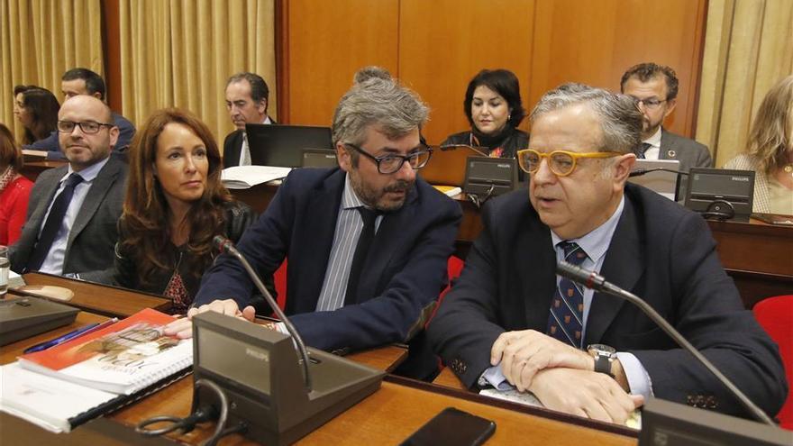 El PP apura la negociación y confía en que la oposición al menos se abstenga