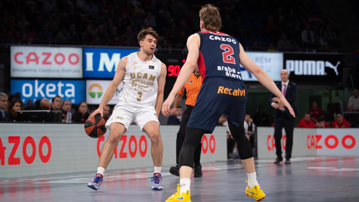 Urban Klazvar en un partido en el Buesa Arena contra el Baskonia