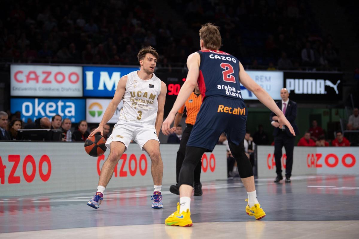 Urban Klazvar en un partido en el Buesa Arena contra el Baskonia