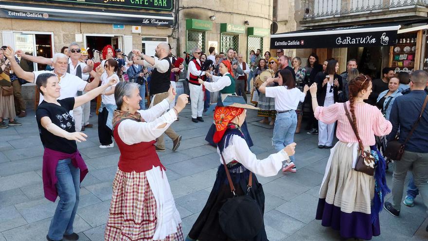 Un domingo con tres bes: buen tiempo, bailes y brindis