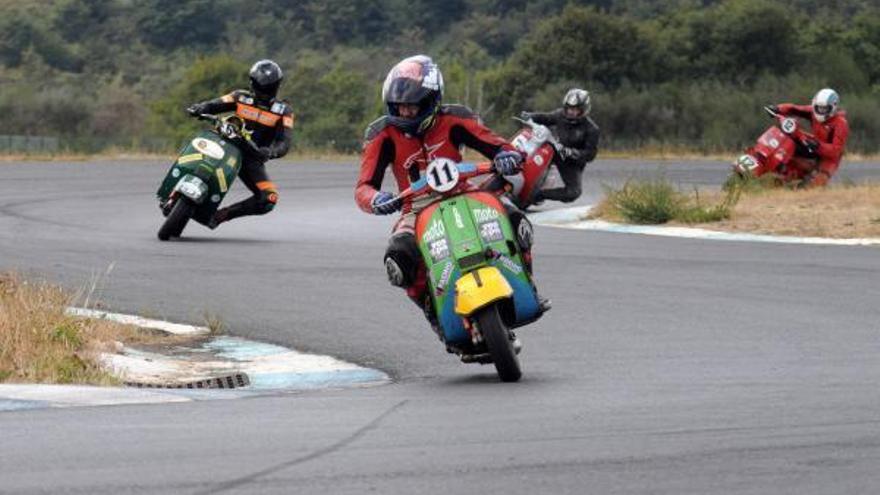 Imagen de archivo de una carrera en el circuito soutelano de A Madalena. // Bernabé / Javier Lalín