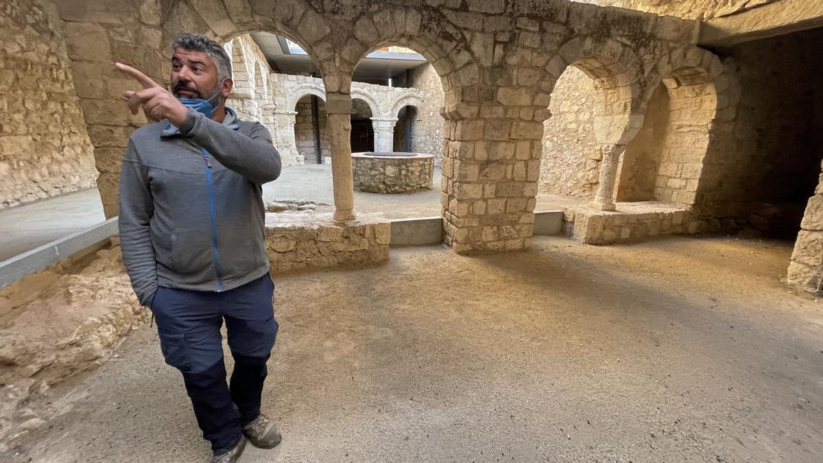 El claustro del antiguo monasterio, para el que la familia permitió la apertura de una zona de paso dentro de su finca, de la que ahora pretendía apoderarse la Iglesia.