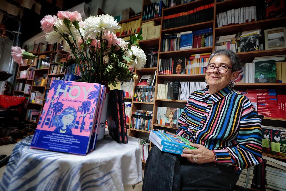 Mase Legarza en un rincón de la Librería de Mujeres.