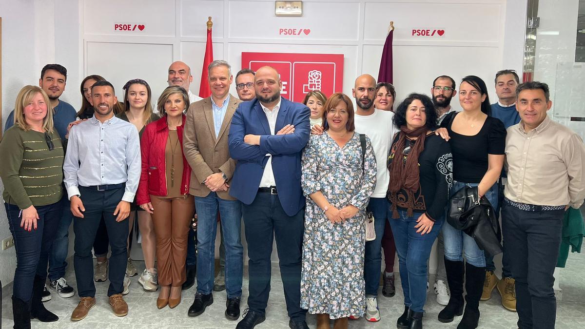 Manuel Torres junto al resto de integrantes de la lista del PSOE de Cartagena a las elecciones municipales.