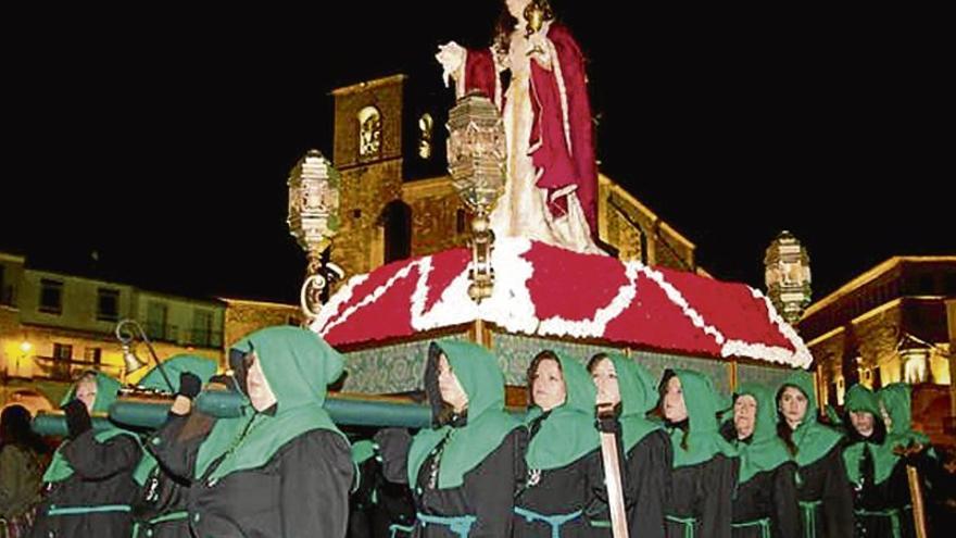 La Procesión Magna saca seis pasos en Trujillo