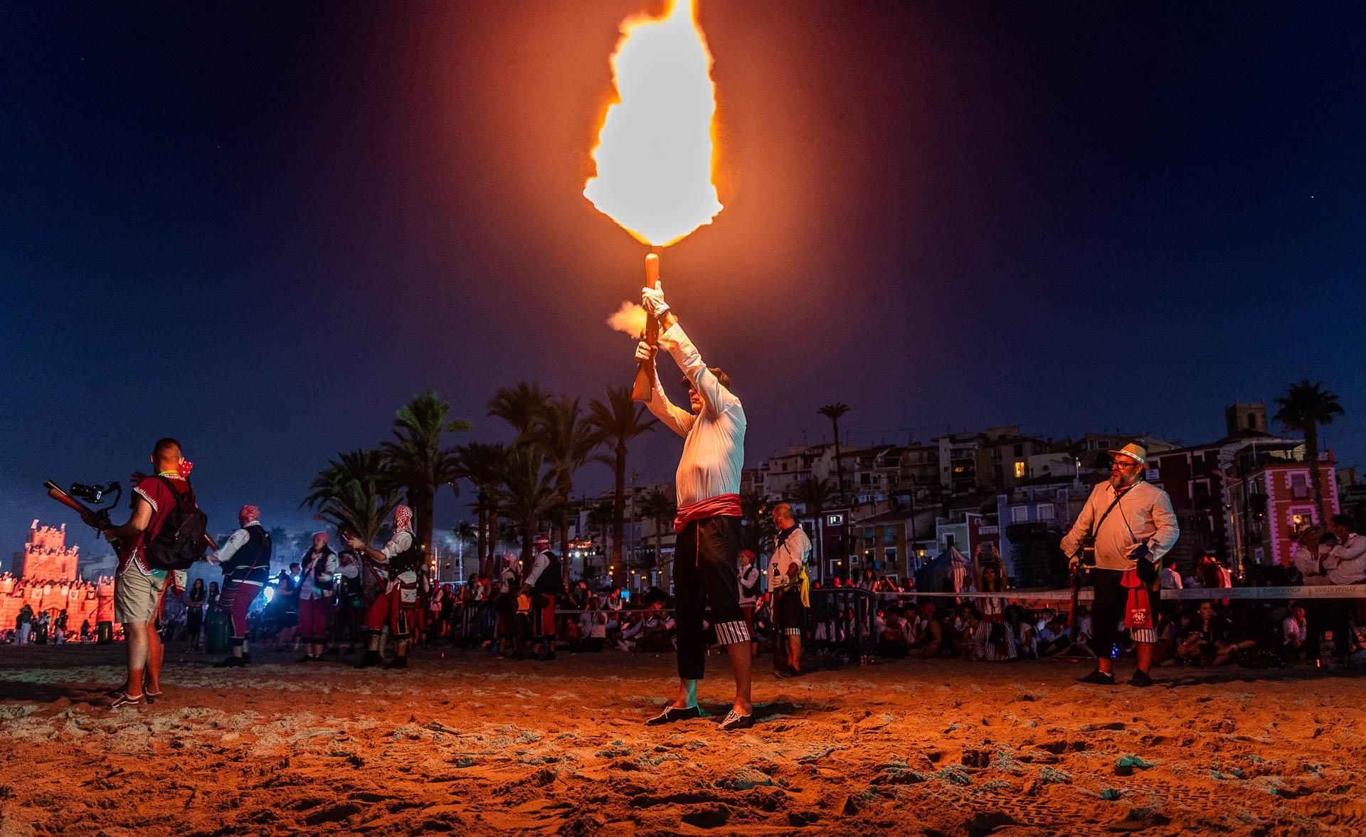 Las imágenes del Desembarco de los Moros y Cristianos de La Vila