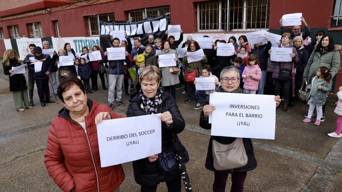 La protesta de Nuevo Gijón para exigir más inversiones en el barrio, en imágenes