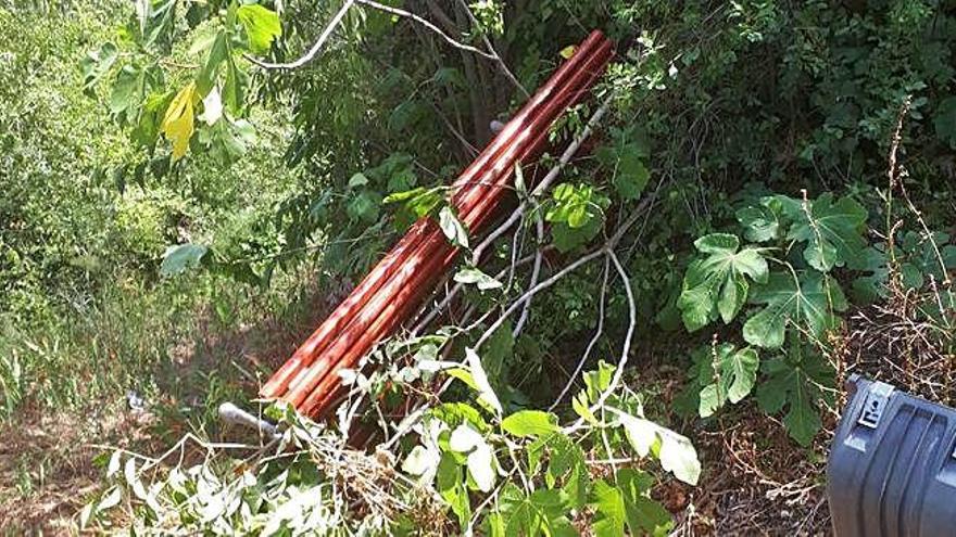 El banc que s&#039;ha trobat llançat fora del mirador.